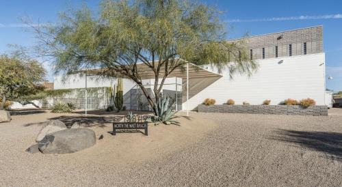 Paradise Valley Village Maison | The Manor at Worth the Wait Ranch