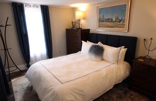 Kingston Maison | The Manor