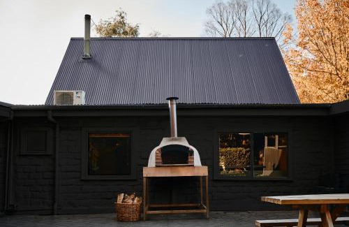 Robertson Maison | The Maple Lodge with Alpacas, Goats, Boars, Ducks & Chickens Farm Stay with Outdoor Pizza Oven