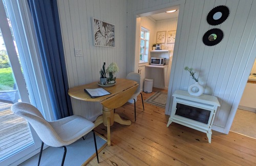 Cymbria Cabine | The Marigold Guesthouse (w/Hottub)