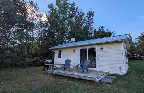 Cymbria Cabine | The Marigold Guesthouse (w/Hottub)