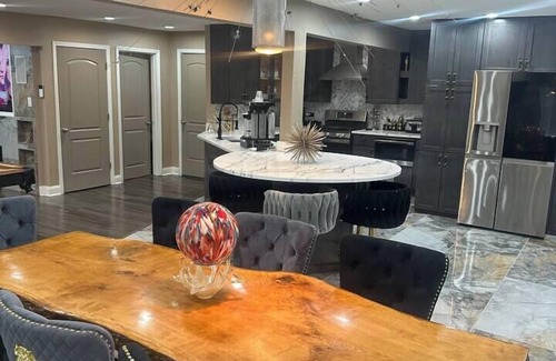Roseland Maison | “ The Marlowe” A Couple’s Retreat