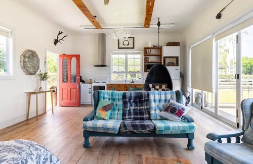 Te Horo Appartement | The Mars Barn, Astro tours & pool.