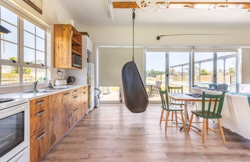 Te Horo Appartement | The Mars Barn, Astro tours & pool.