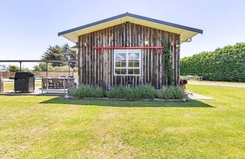 Te Horo Appartement | The Mars Barn, Astro tours & pool.
