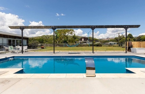 Te Horo Appartement | The Mars Barn, Astro tours & pool.