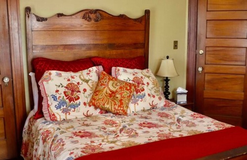 Downtown Niagara Falls Lit Et Petit-Déjeuner | The Marshall Room w/ queen bed