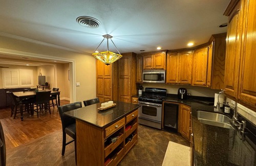 Tech Terrace Maison | The Matador Cottage near TTU (Main House Only)