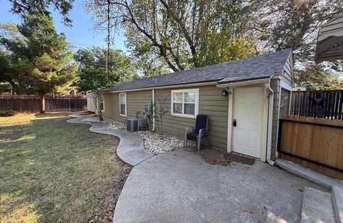 Tech Terrace Maison | The Matador Cottage Near TTU (Back House Only)