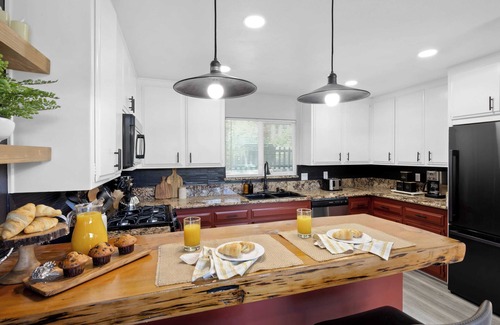 Crestline Maison | The Matterhorn Manor by Avantstay Harry Potter Inspired A-frame Home w/ Hot Tub & Views