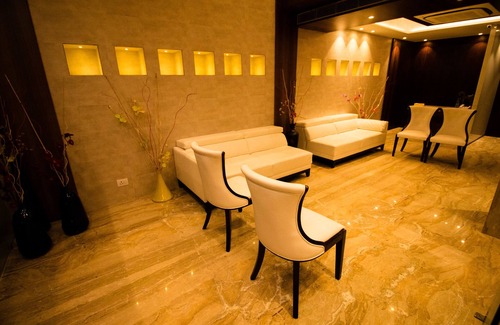 Lake Town Hôtel | The Maureen