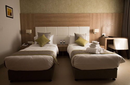 Lake Town Hôtel | The Maureen