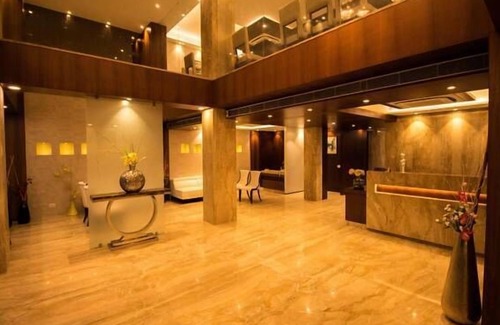 Lake Town Hôtel | The Maureen