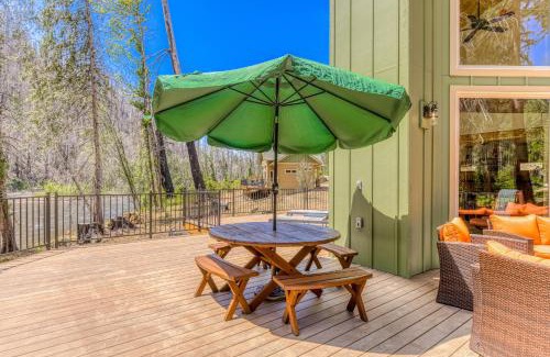 Vida Maison | The McKenzie River House