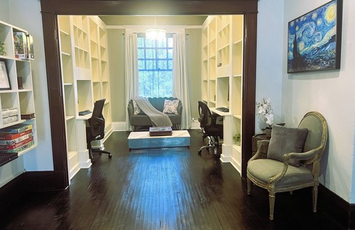 Peak's Suburban Addition Maison | The Meadow Calm Urban Escape