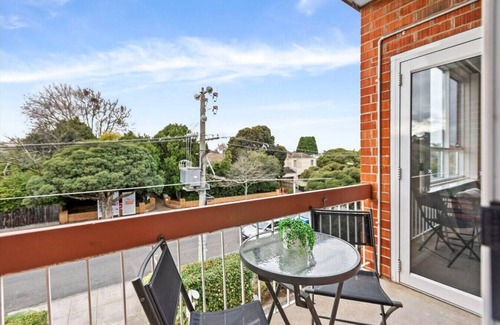 St. Kilda East Appartement | The Meadow Gardens Oasis