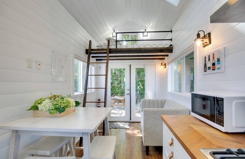 Defiance Appartement | ‘The Merlot Bungalow’ Defiance Tiny Home on Trail