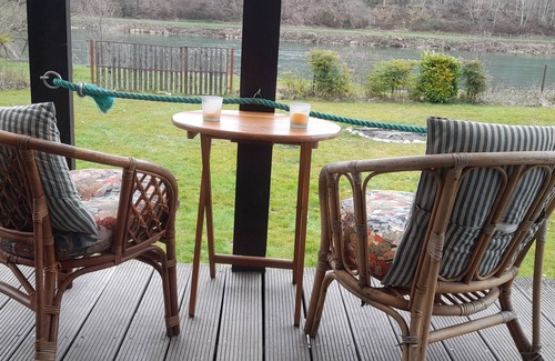 Fepin Chalet De Ski | The Meuse is at the end of the garden