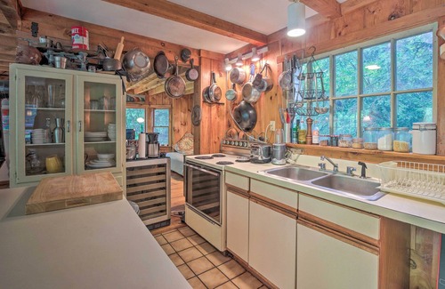 Mill River Cabine | 'The Mill River Cabin ��avec chemin��e et vue sur la rivière!