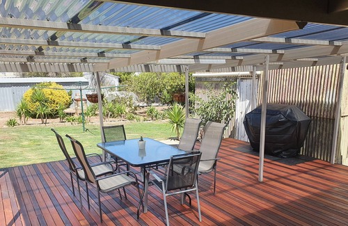 Burra Cottage | The Miners INN Renovated Cottage + WiFi + Woodfire + Fire Pit 🔥
