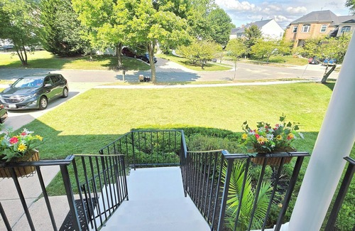 Upper Marlboro Maison | The Mirror .nSpacious & Luxury 4-bedroom house in charming Upper Marlboro/DMV