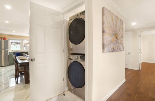 Valley Stream Appartement | The Mod Pad: 15 min from Airport: Free Parking