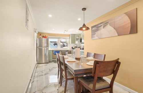 Valley Stream Appartement | The Mod Pad: 15 min from Airport: Free Parking