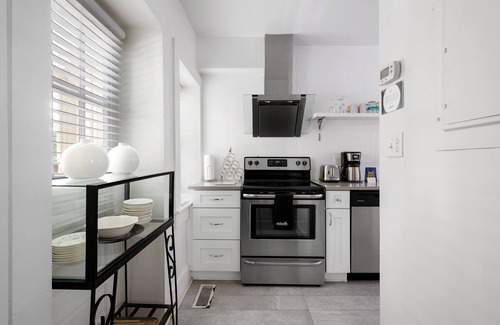 Ansonborough Maison | The Mod Suite in the Heart of Historic Charleston