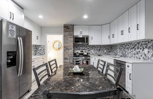 Constable Hook Appartement | The Modern 4BR – Near NYC, Free Parking, Sleeps 12