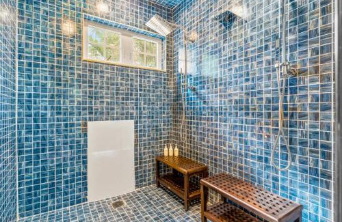 East Fort Lauderdale Maison | The Modern Castle Canal View Access Rooftop Living Greenhouse VlLLAS