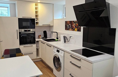 Stuttgart Appartement | The Modern Cave Lodge - ComfyHome Apartments Stuttgart