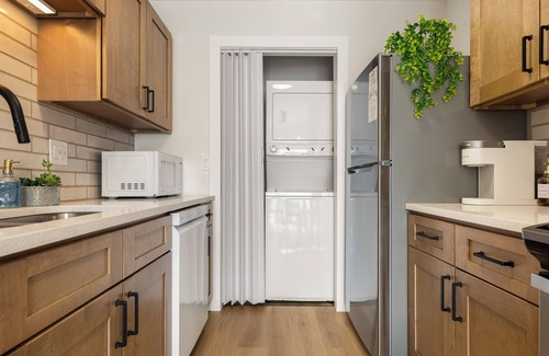 Loves Park Appartement | The Modern Haven-3 beds, excellent location in peaceful Loves Park
