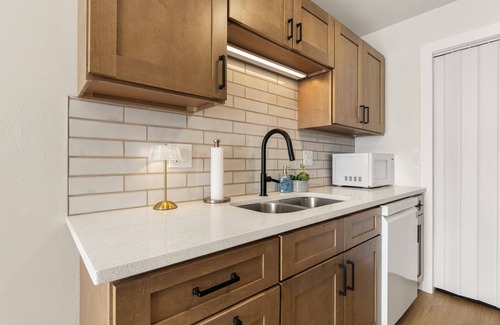 Loves Park Appartement | The Modern Haven-3 beds, excellent location in peaceful Loves Park