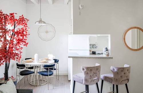 North University Appartement | The Modern | New Unit | Central ATX | 55" Roku TV