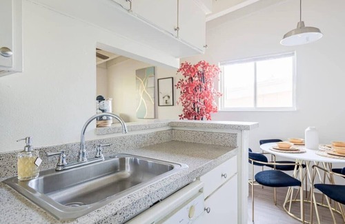 North University Appartement | The Modern | New Unit | Central ATX | 55" Roku TV