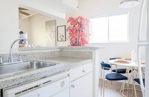 North University Appartement | The Modern | New Unit | Central ATX | 55" Roku TV