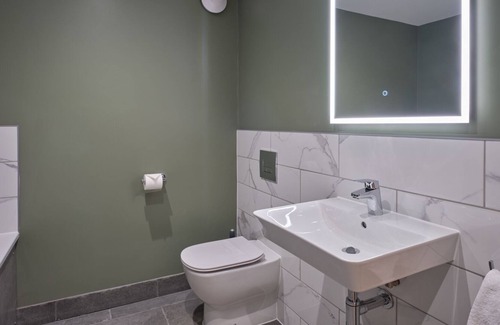 Chittlehamholt Station Balnéaire | The Mole Resort, 2 Bedroom Meadow View Luxury Lodge with Hot Tub