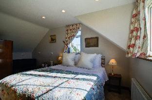 Trowle Common Maison | The Moonraker Hotel