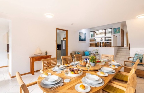 Soldiers Point Maison | The Moorings 18 4 Cromarty Rd Waterfront, Pool, Wifi & AirCon
