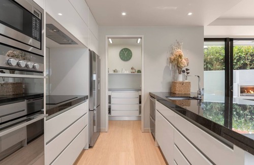 Two Mile Bay Appartement | The Moorings Apartment 6