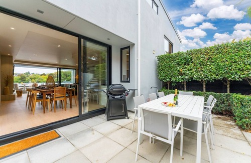 Two Mile Bay Appartement | The Moorings Apartment 6