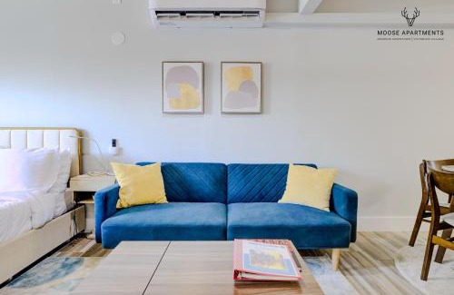 Downtown Memphis Appartement | The Moose #5 - Modern Comfy Studio with King Bed, Free Parking & Fast WiFi