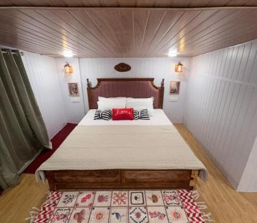 Pali Hill Appartement | The Mosaic House Bandras 120 Year Old Gem