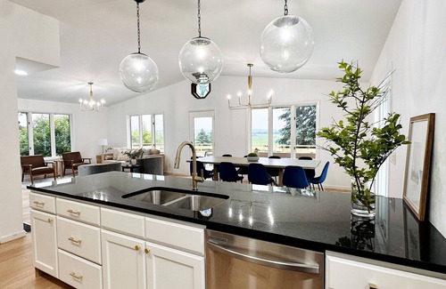 Collins Center Maison | The Mountain View Retreat