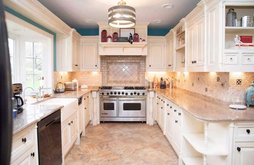 Rockford Maison | Father of the Bride Private Estate with Pool & Hot Tub - Sleeps 25