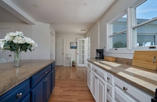 Mystic - New London Maison | The Mystic Harbor House · walk downtown Mystic · train · aquarium