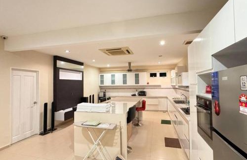 Central District Maison | The Mystiic Retreat 3 to 5 mins to Mid Valley and KSL