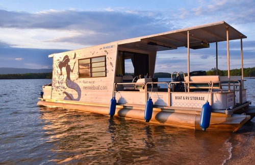 Nebo Location De Bateaux | The Narai - A Mermaid Houseboat on Lake James, NC