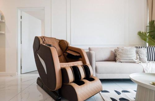 Kampung Pantai Dalam Appartement | The Natural Nook Cubic Botanical Massage Chair