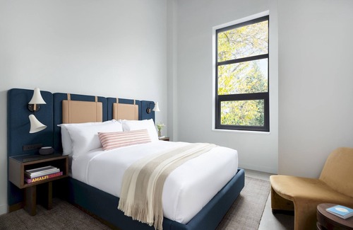 Near West Side Hôtel | The Neighborhood Hotel - Little Italy One Bedroom